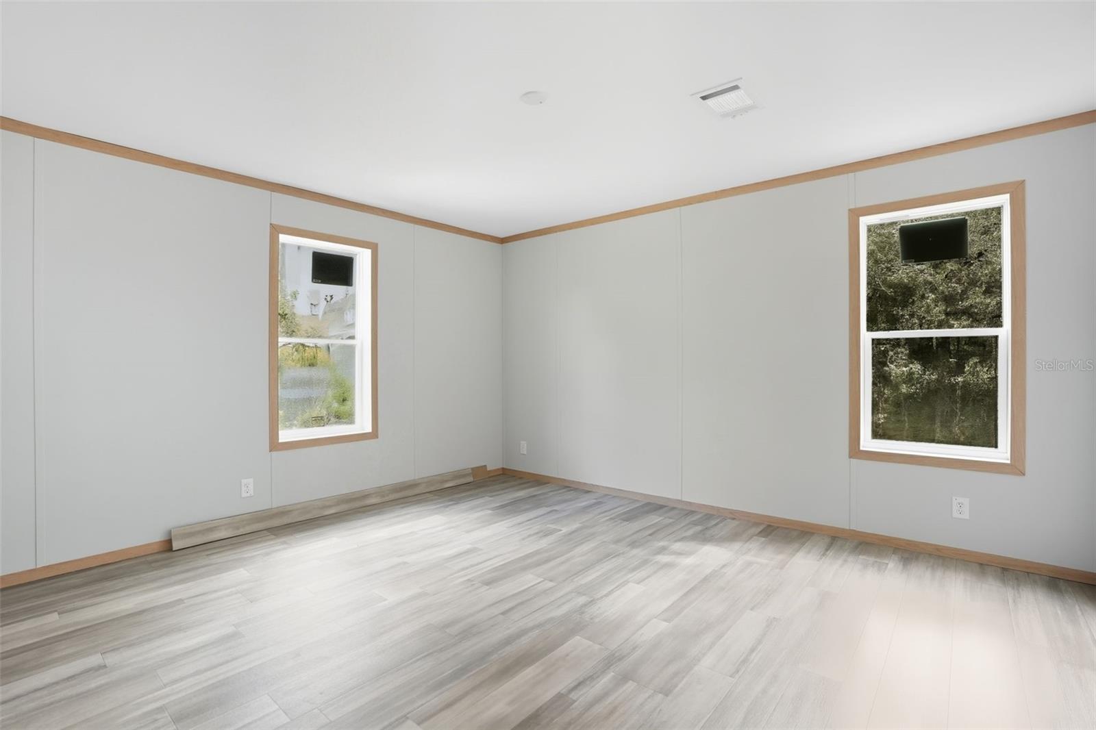 Image 17 of 25 For 18112 Nicholas Avenue