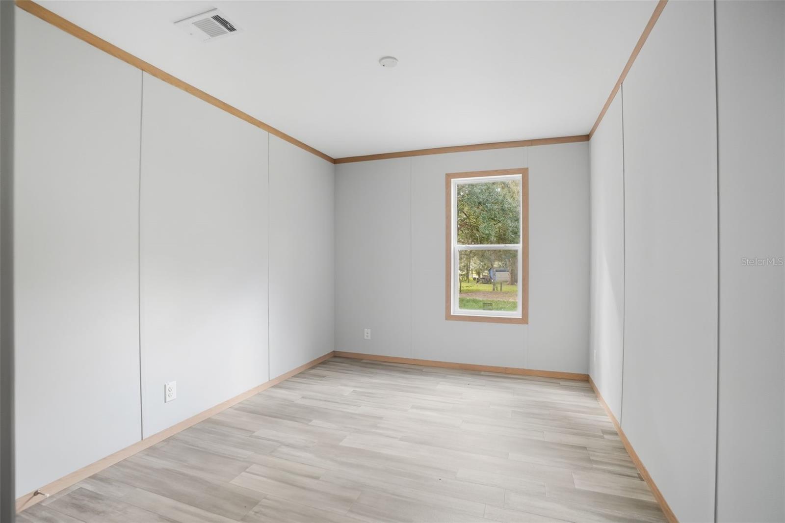 Image 18 of 25 For 18112 Nicholas Avenue