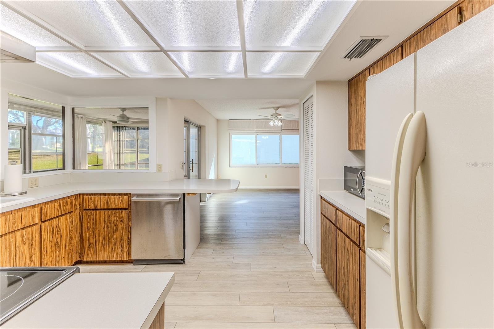 Image 16 of 71 For 2692 Royal Ridge Drive