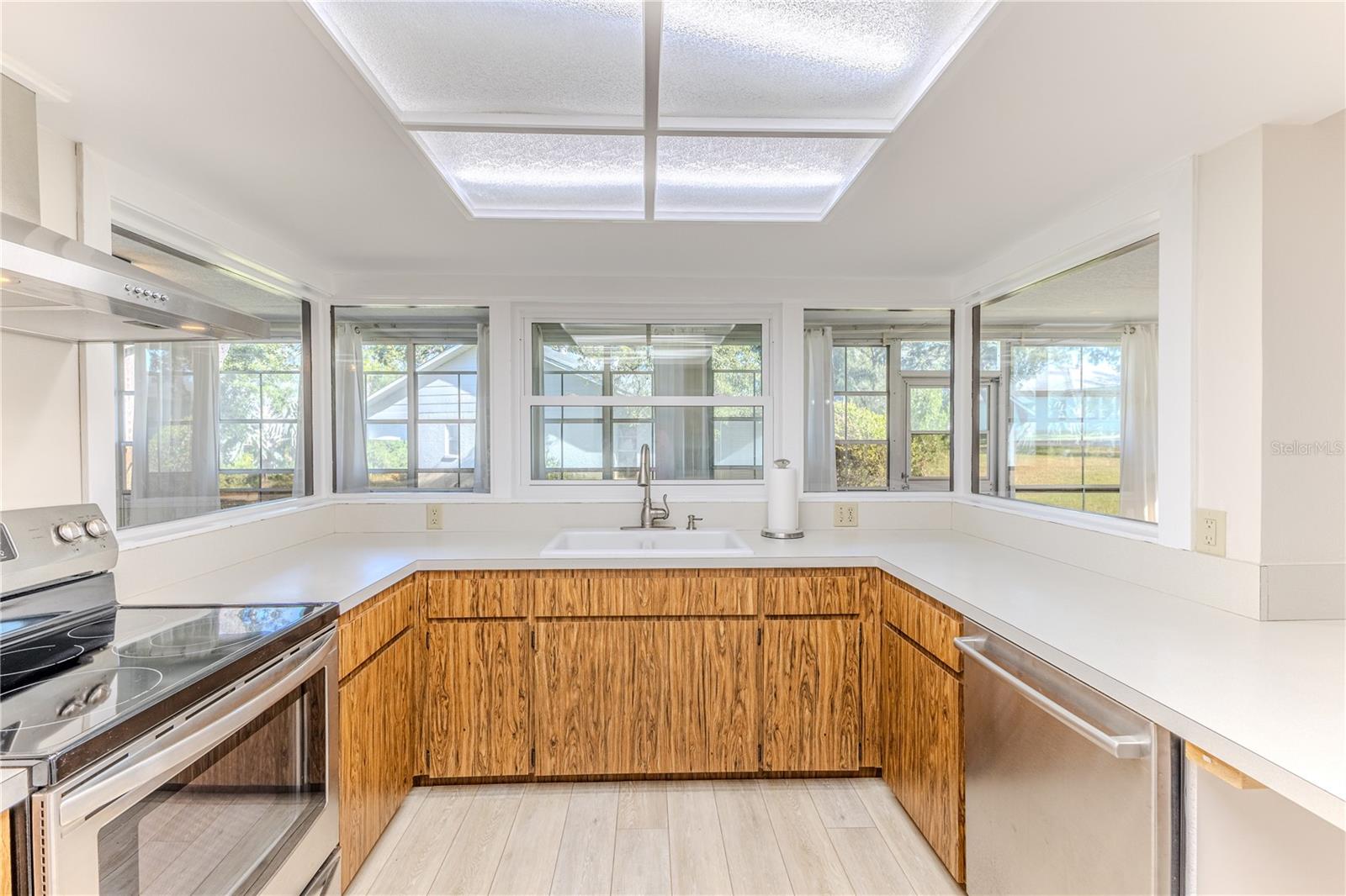 Image 17 of 71 For 2692 Royal Ridge Drive