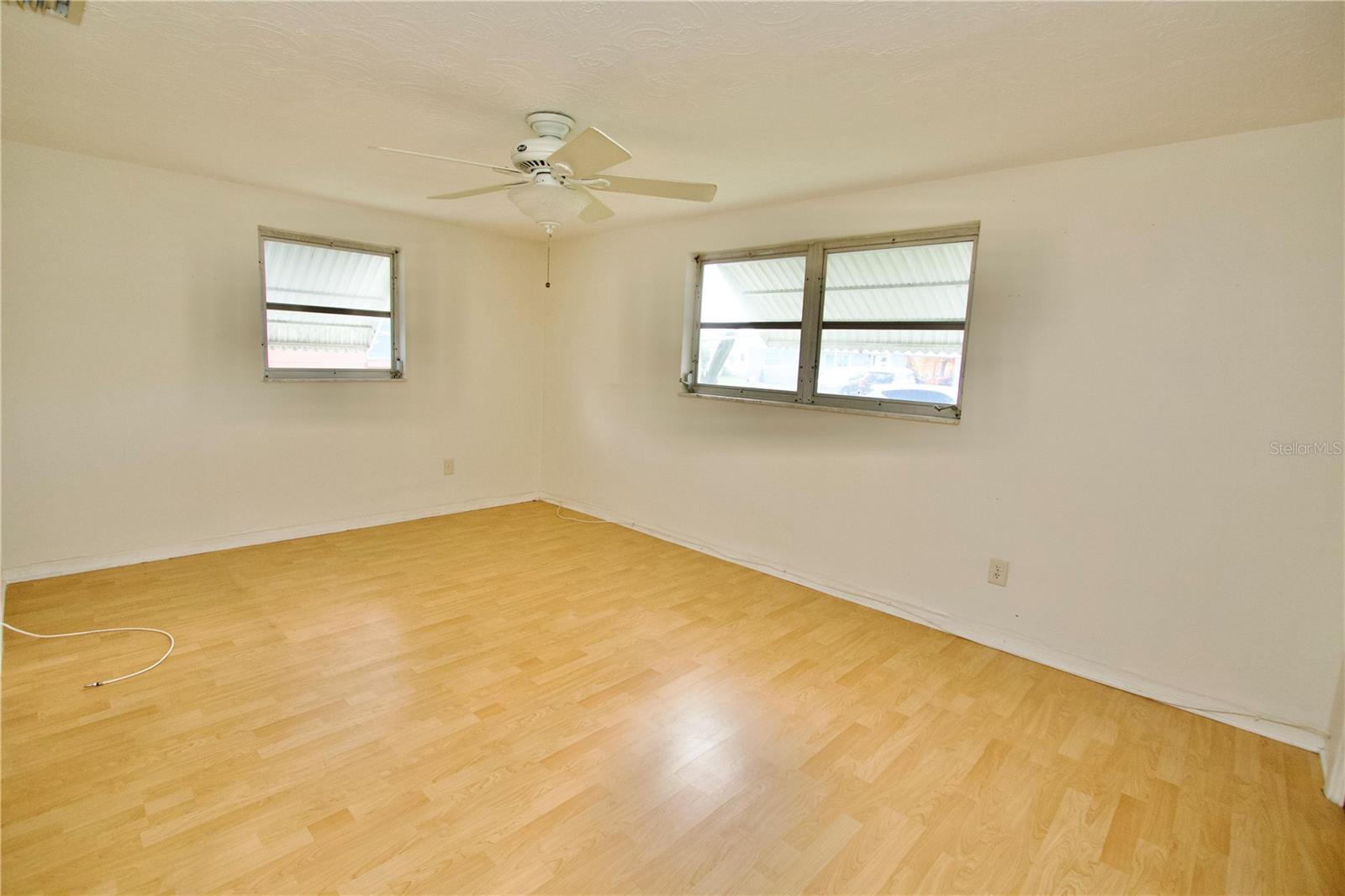 Image 10 of 13 For 1542 Derrick Street