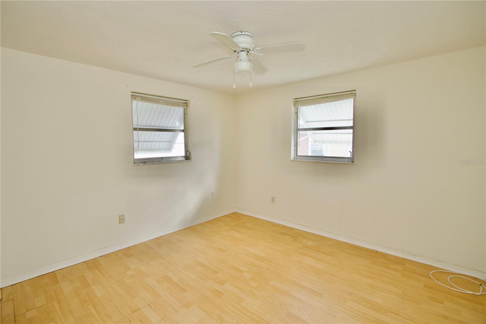 Image 11 of 13 For 1542 Derrick Street
