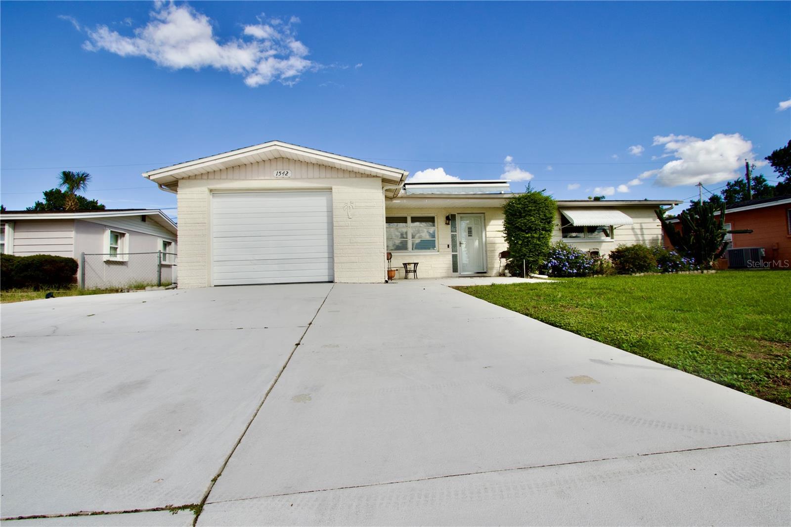 Image 2 of 13 For 1542 Derrick Street