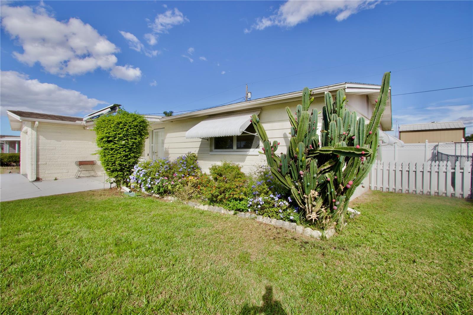 Image 3 of 13 For 1542 Derrick Street