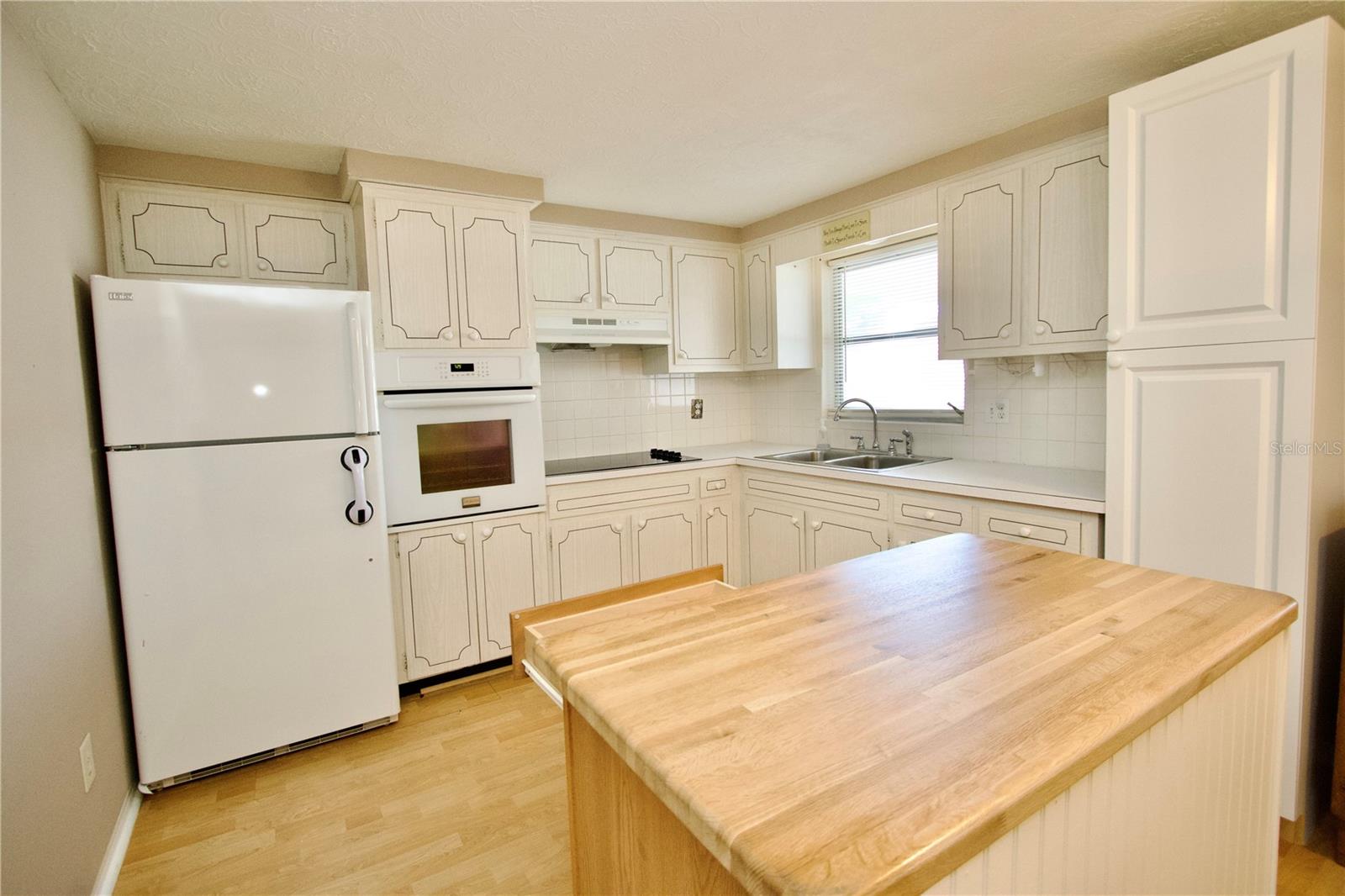 Image 5 of 13 For 1542 Derrick Street