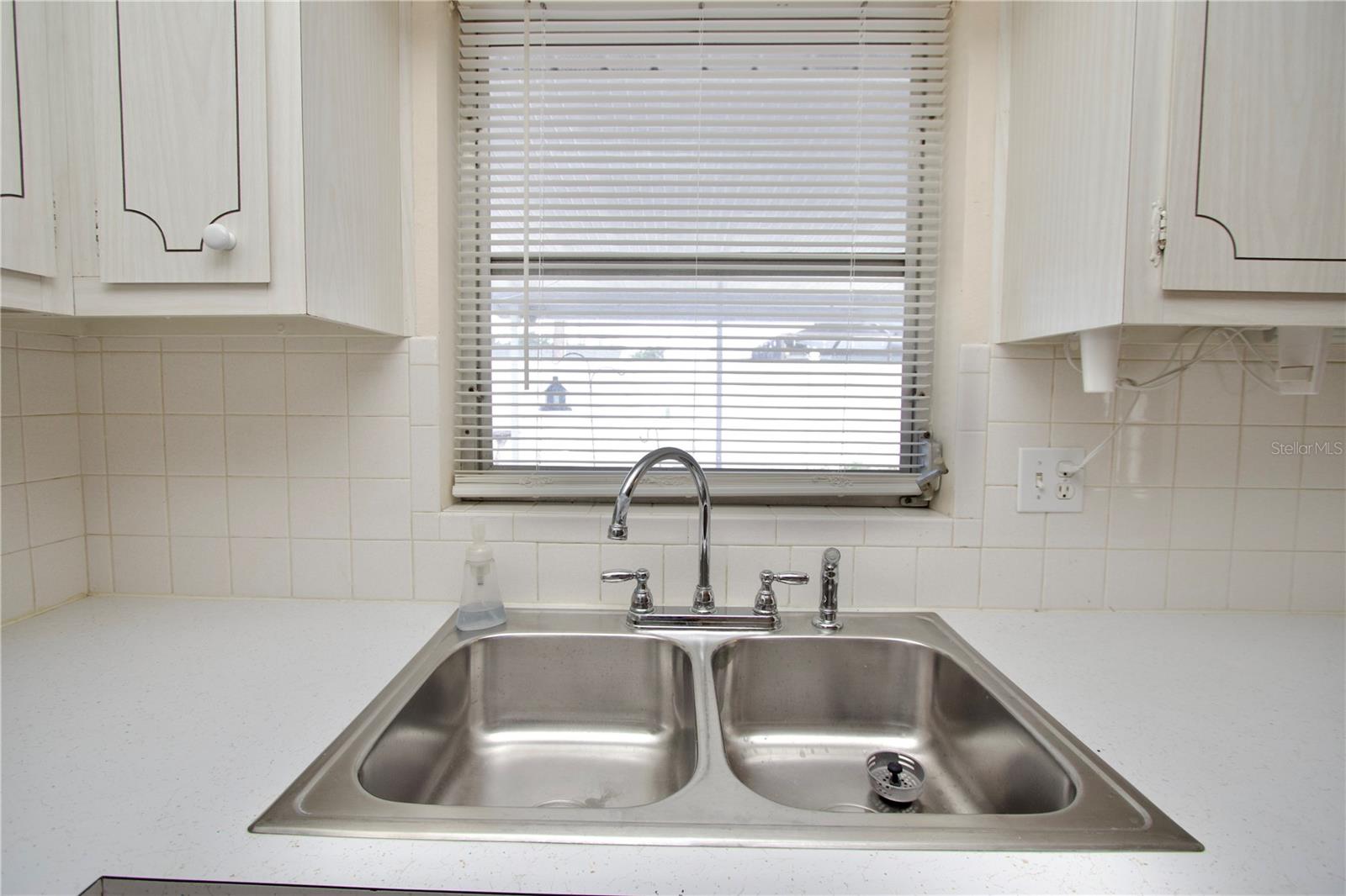 Image 7 of 13 For 1542 Derrick Street
