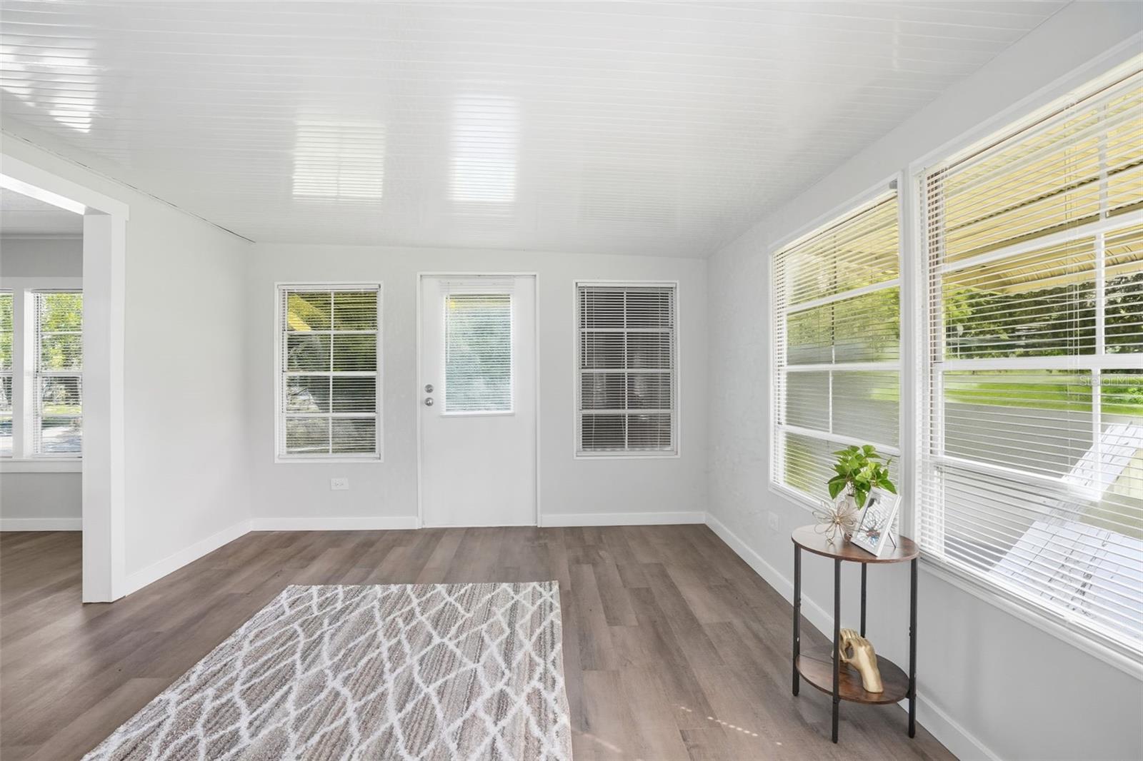 Image 10 of 33 For 18100 Celia Avenue