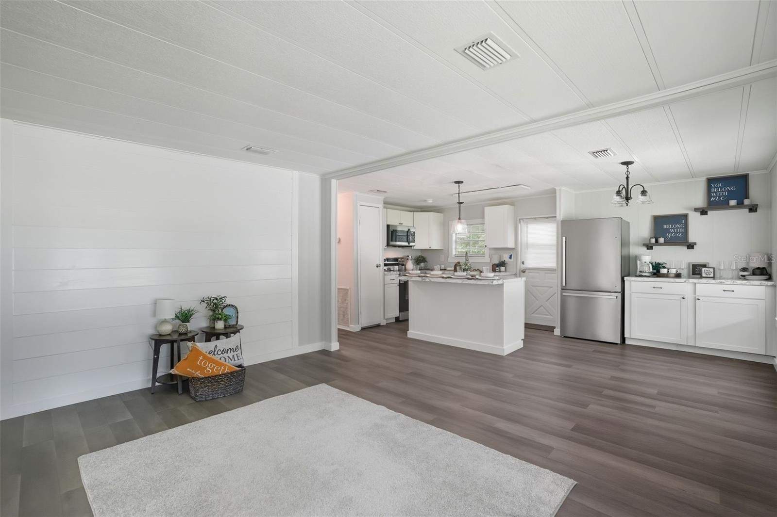 Image 11 of 33 For 18100 Celia Avenue