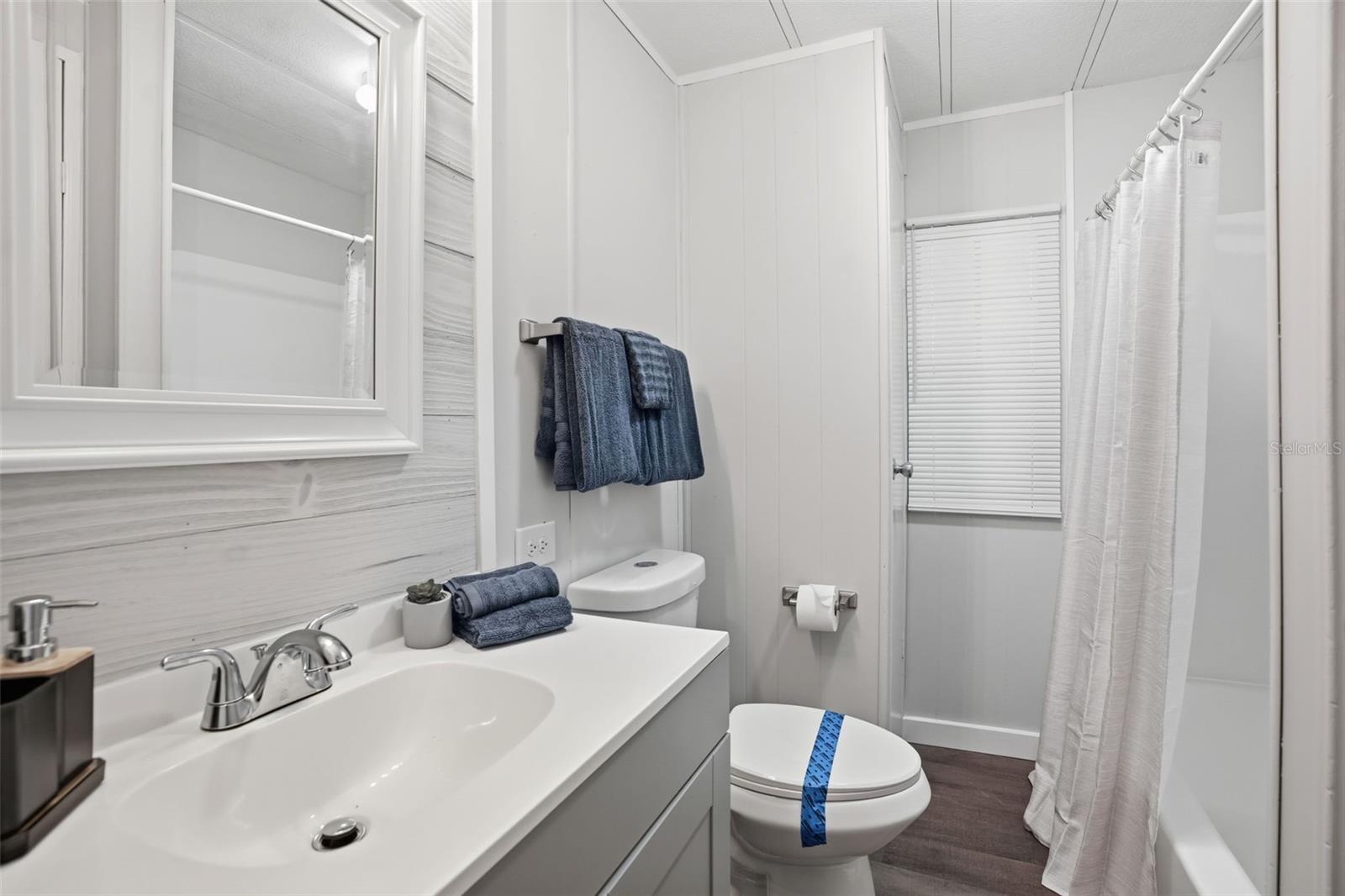 Image 12 of 33 For 18100 Celia Avenue