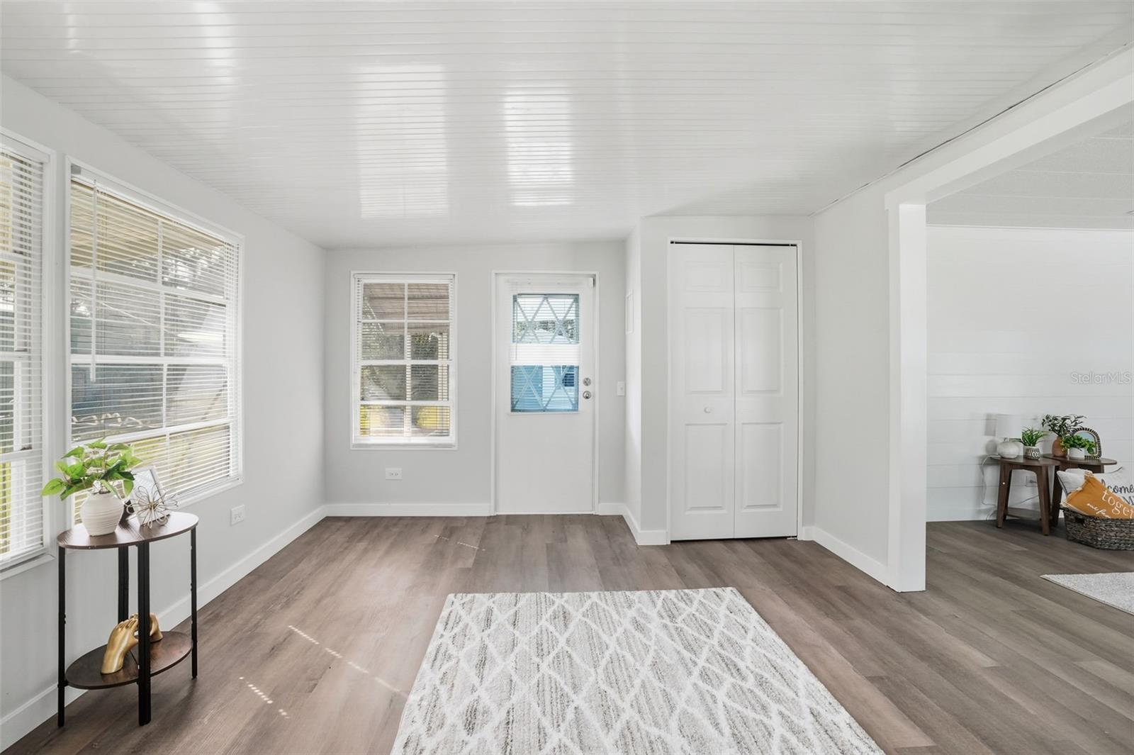 Image 14 of 33 For 18100 Celia Avenue