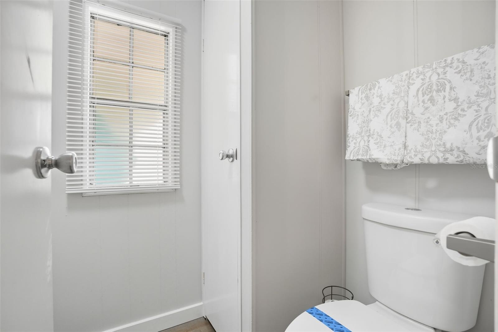 Image 24 of 33 For 18100 Celia Avenue