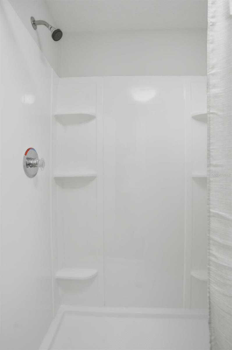 Image 25 of 33 For 18100 Celia Avenue