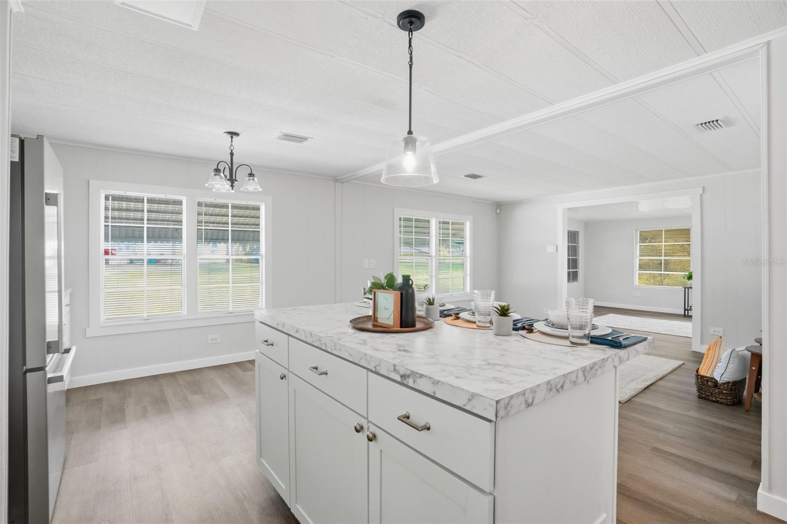 Image 4 of 33 For 18100 Celia Avenue