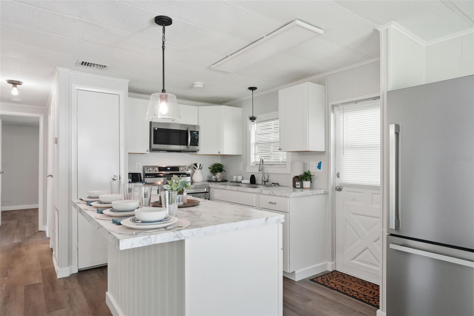 Image 6 of 33 For 18100 Celia Avenue