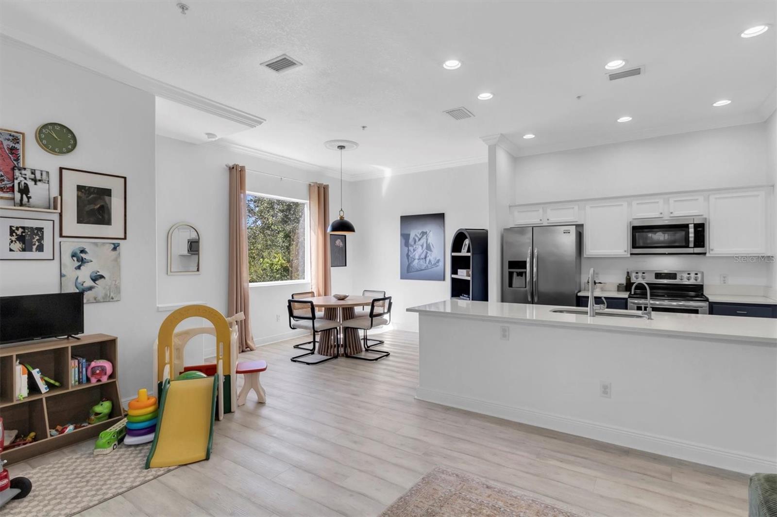 Image 10 of 33 For 487 Bayou Village Drive