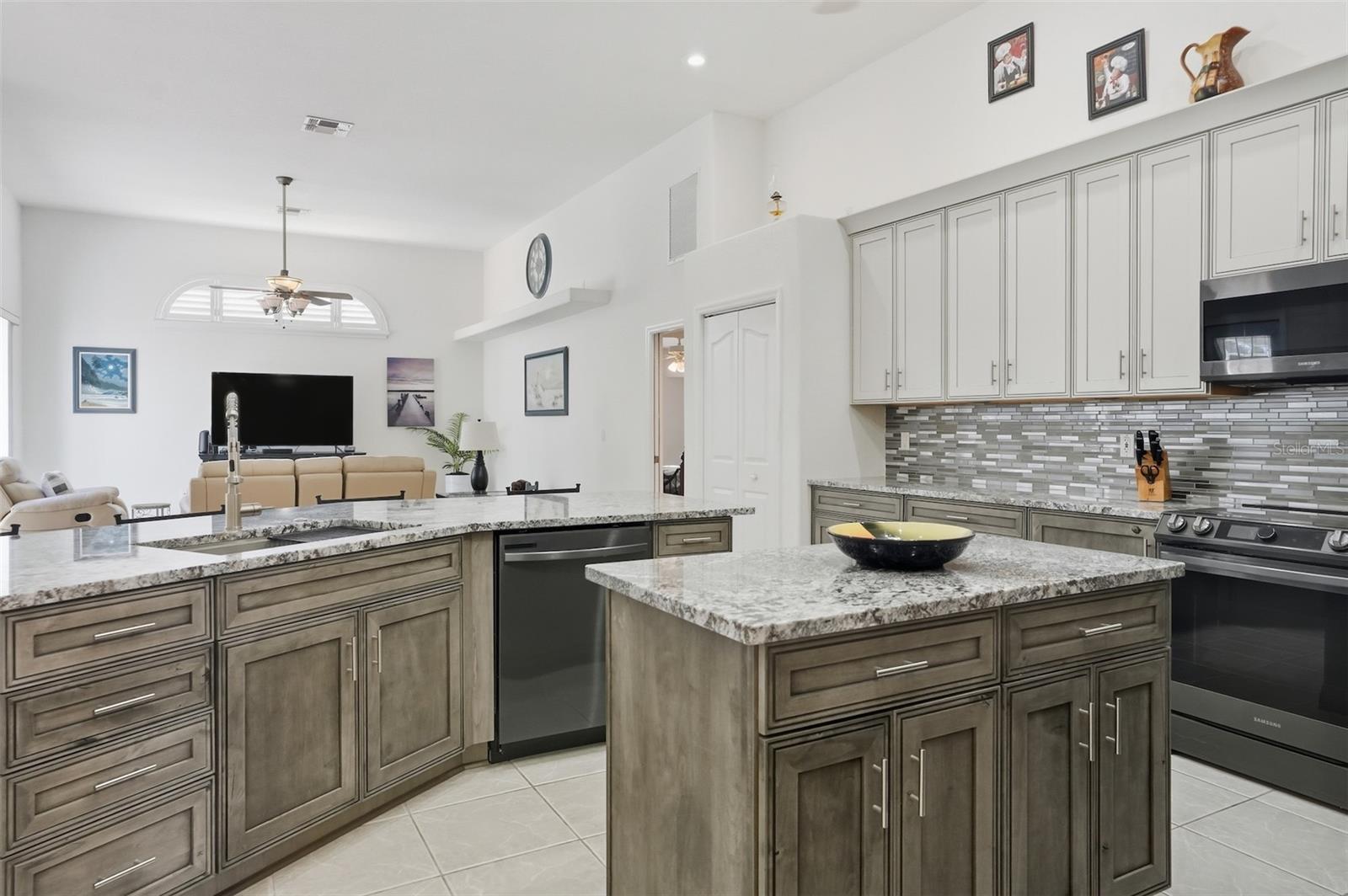 Image 13 of 80 For 11457 Genter Drive