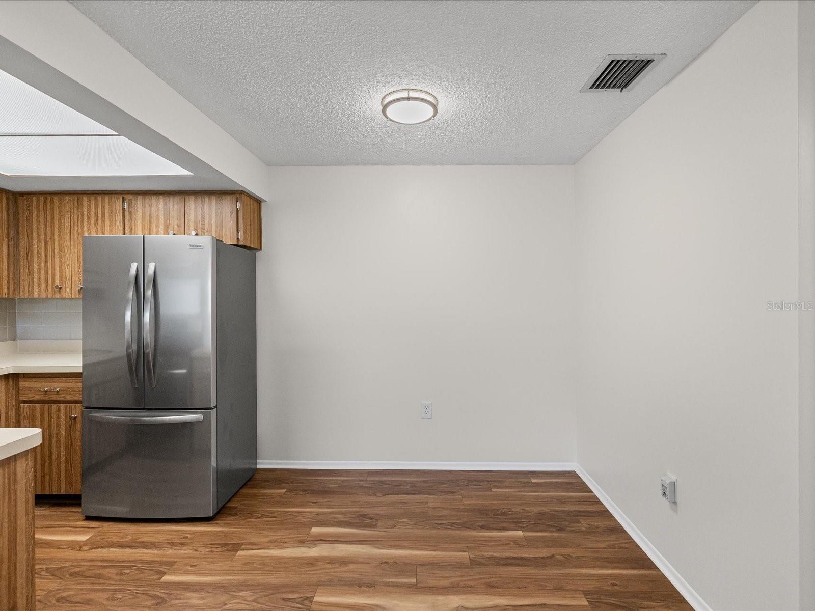 Image 16 of 31 For 6111 Chesham Drive 2