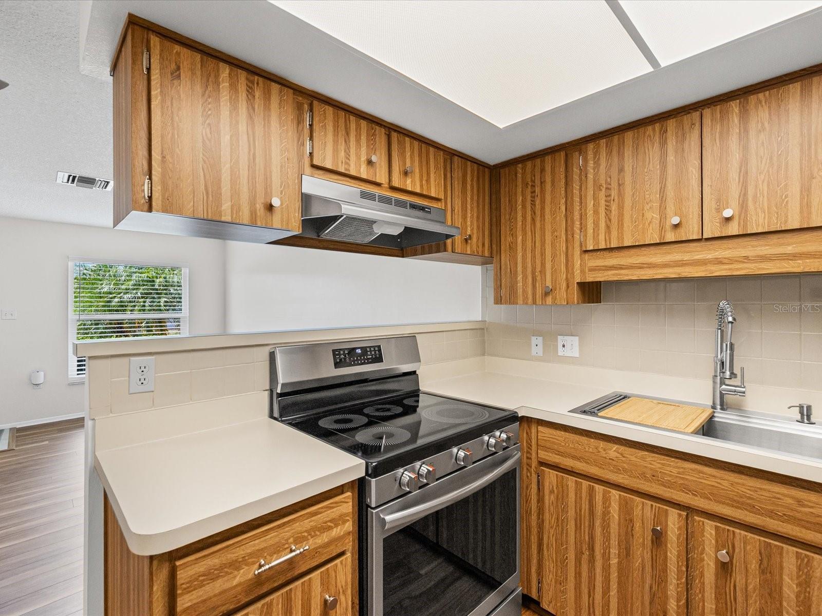 Image 19 of 31 For 6111 Chesham Drive 2