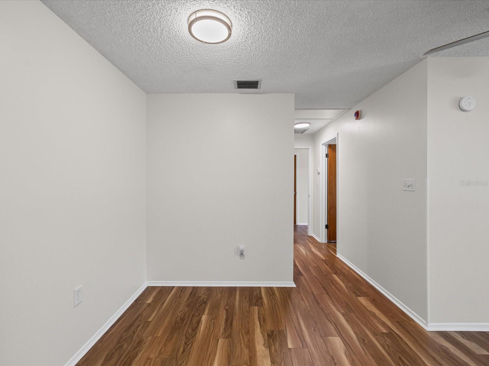 Image 21 of 31 For 6111 Chesham Drive 2