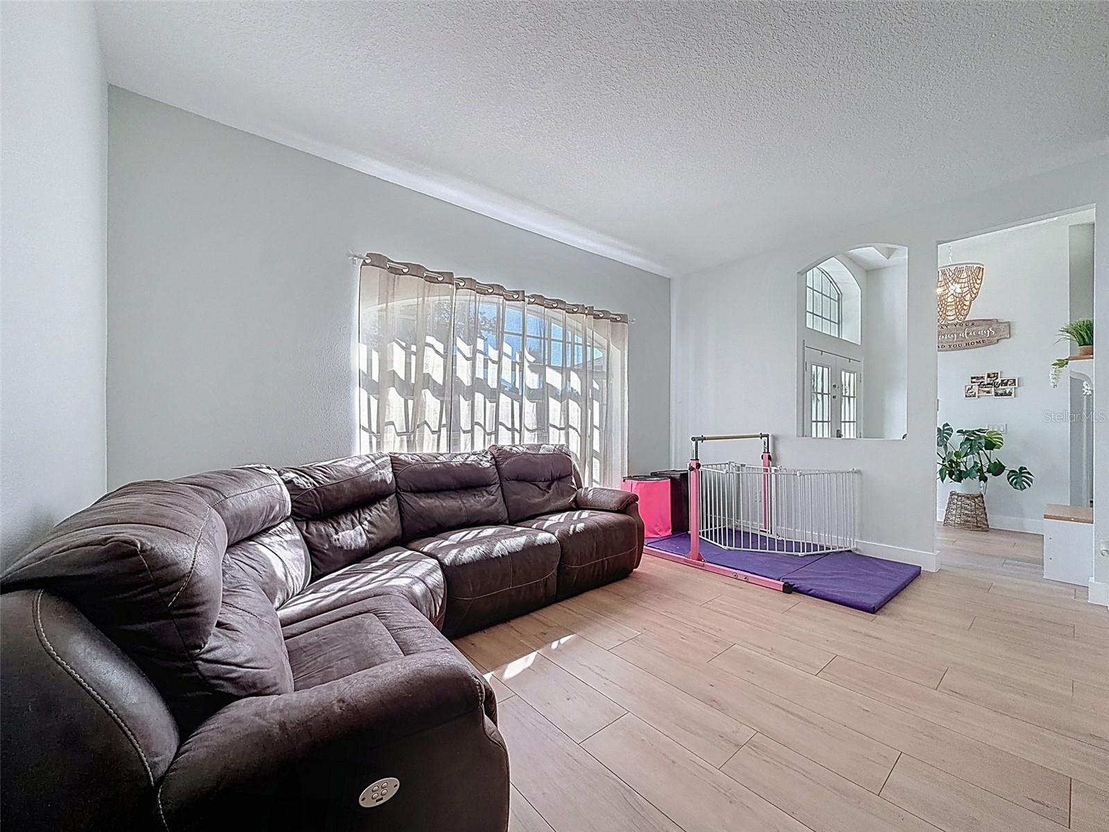 Listing photo id 12 for 3365 Indian River Street