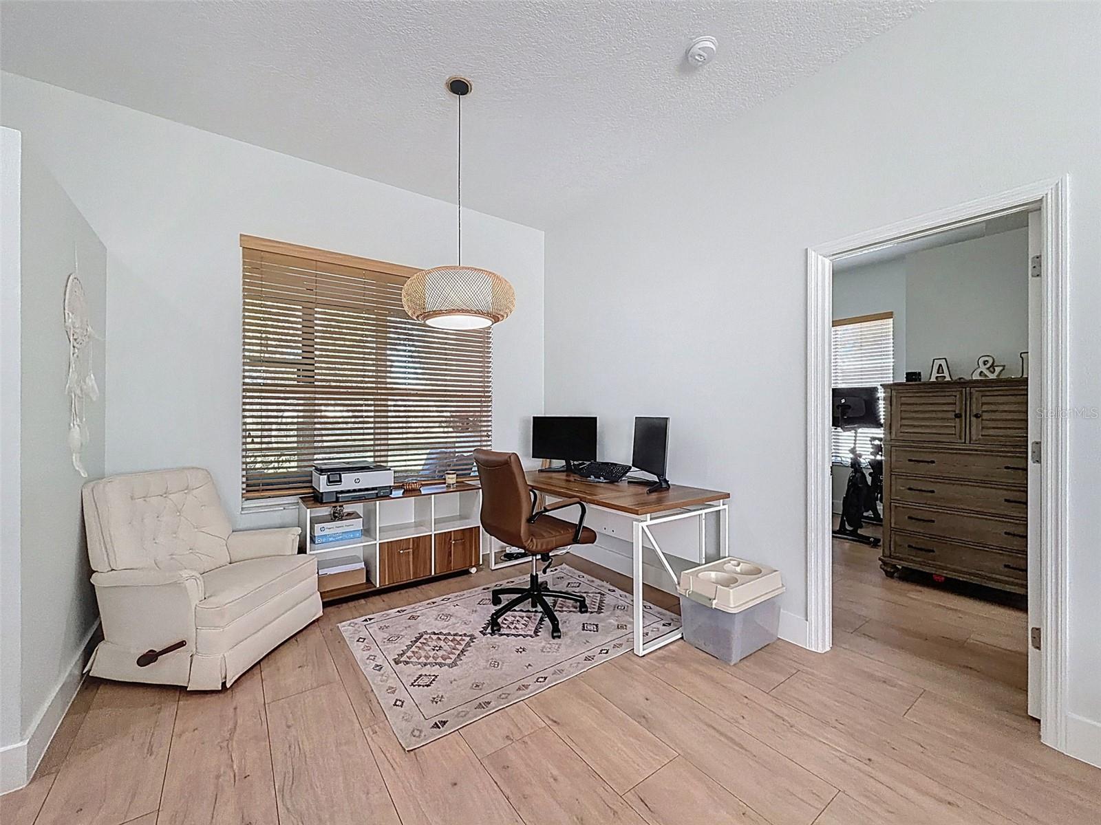 Listing photo id 13 for 3365 Indian River Street