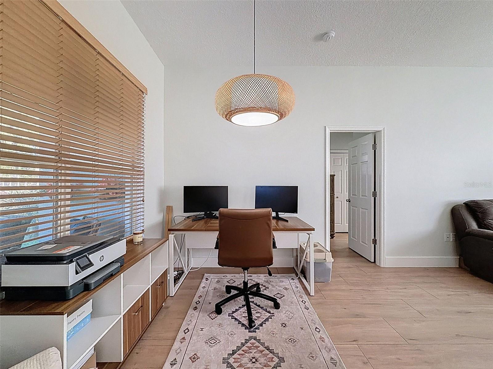 Listing photo id 14 for 3365 Indian River Street