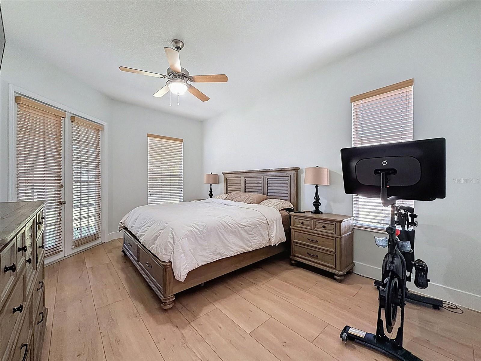 Listing photo id 15 for 3365 Indian River Street