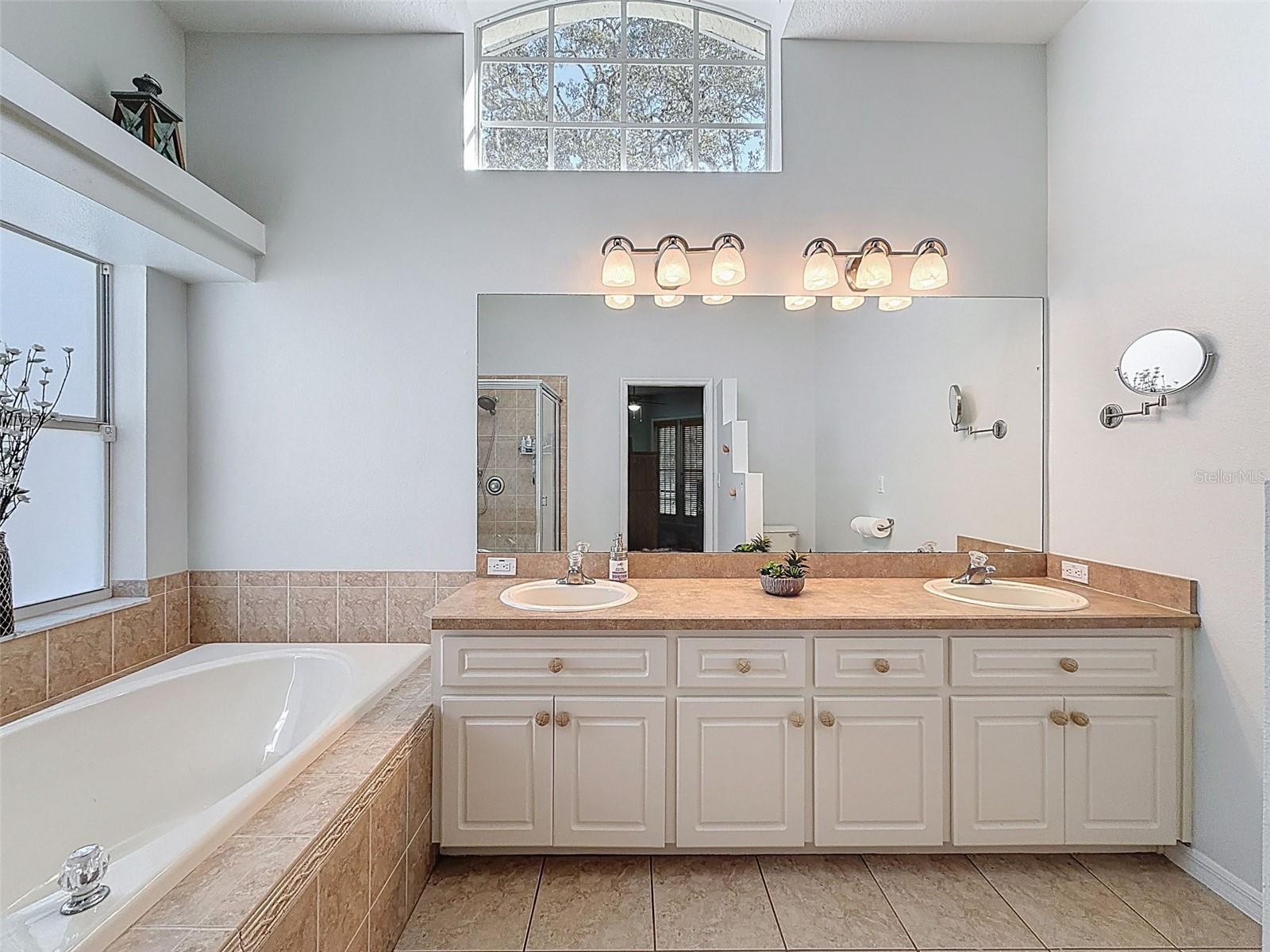 Listing photo id 18 for 3365 Indian River Street