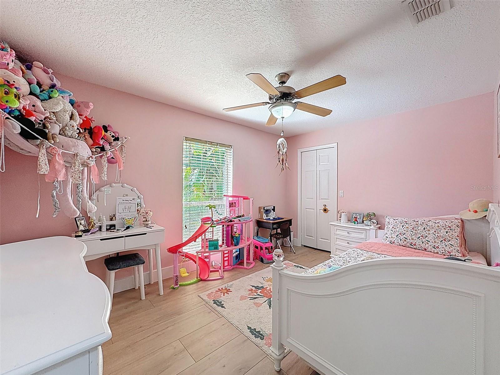 Listing photo id 19 for 3365 Indian River Street