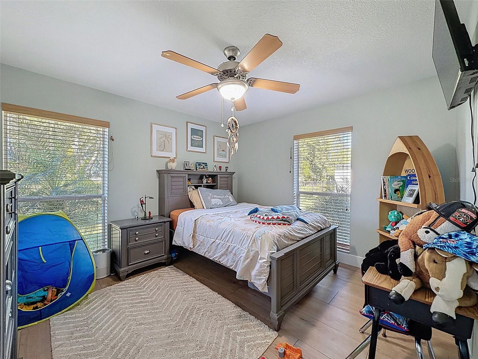 Listing photo id 21 for 3365 Indian River Street