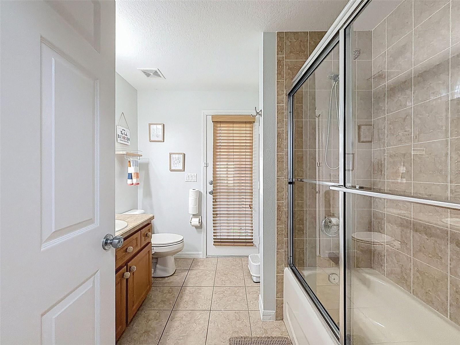 Listing photo id 23 for 3365 Indian River Street