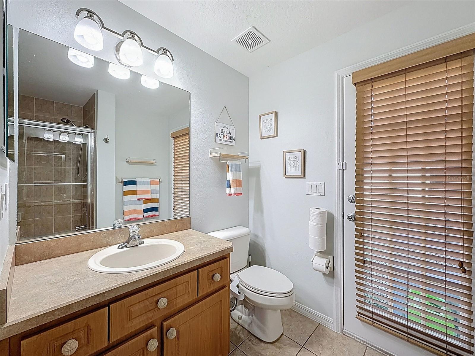 Listing photo id 24 for 3365 Indian River Street