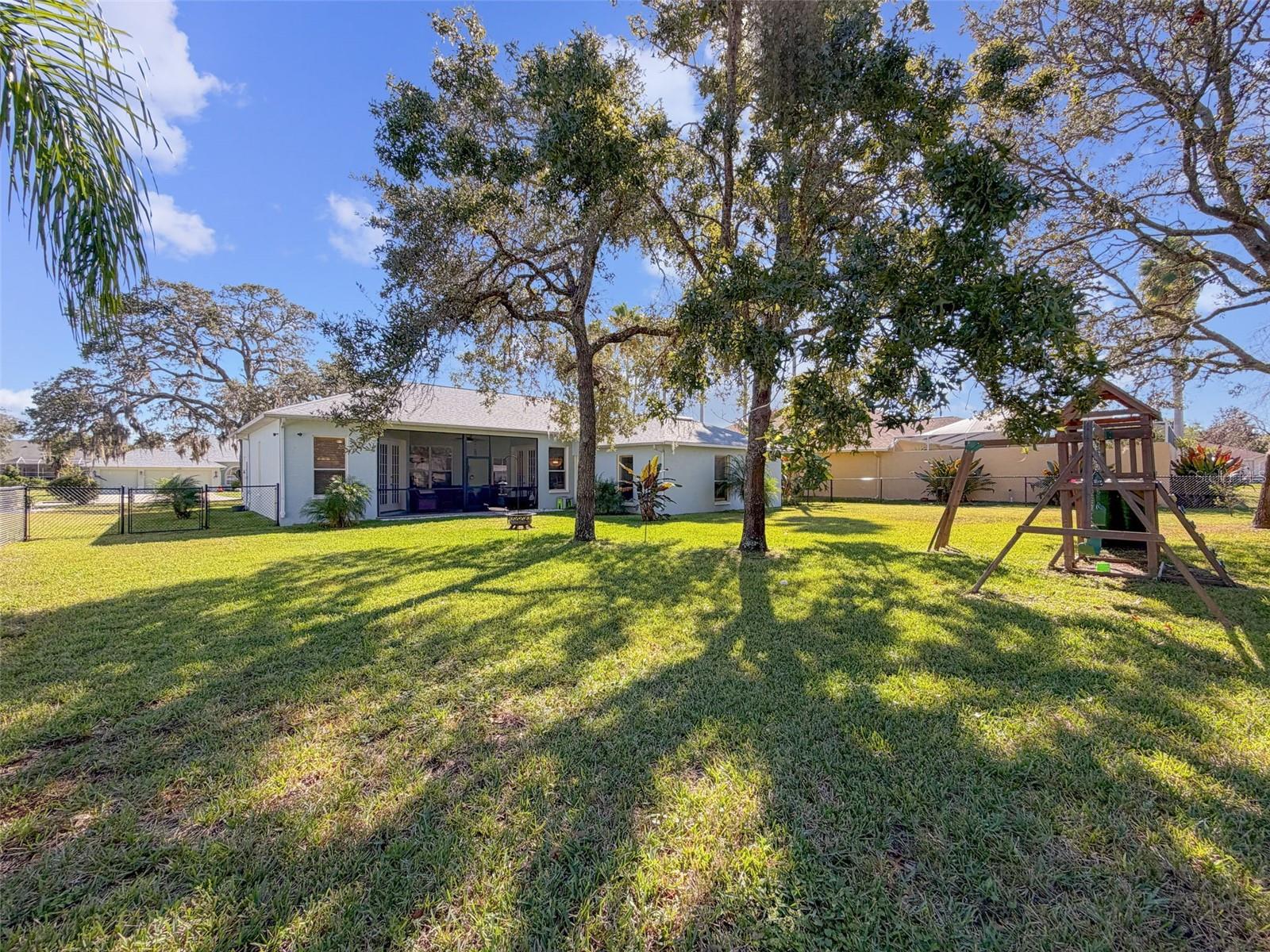 Listing photo id 30 for 3365 Indian River Street
