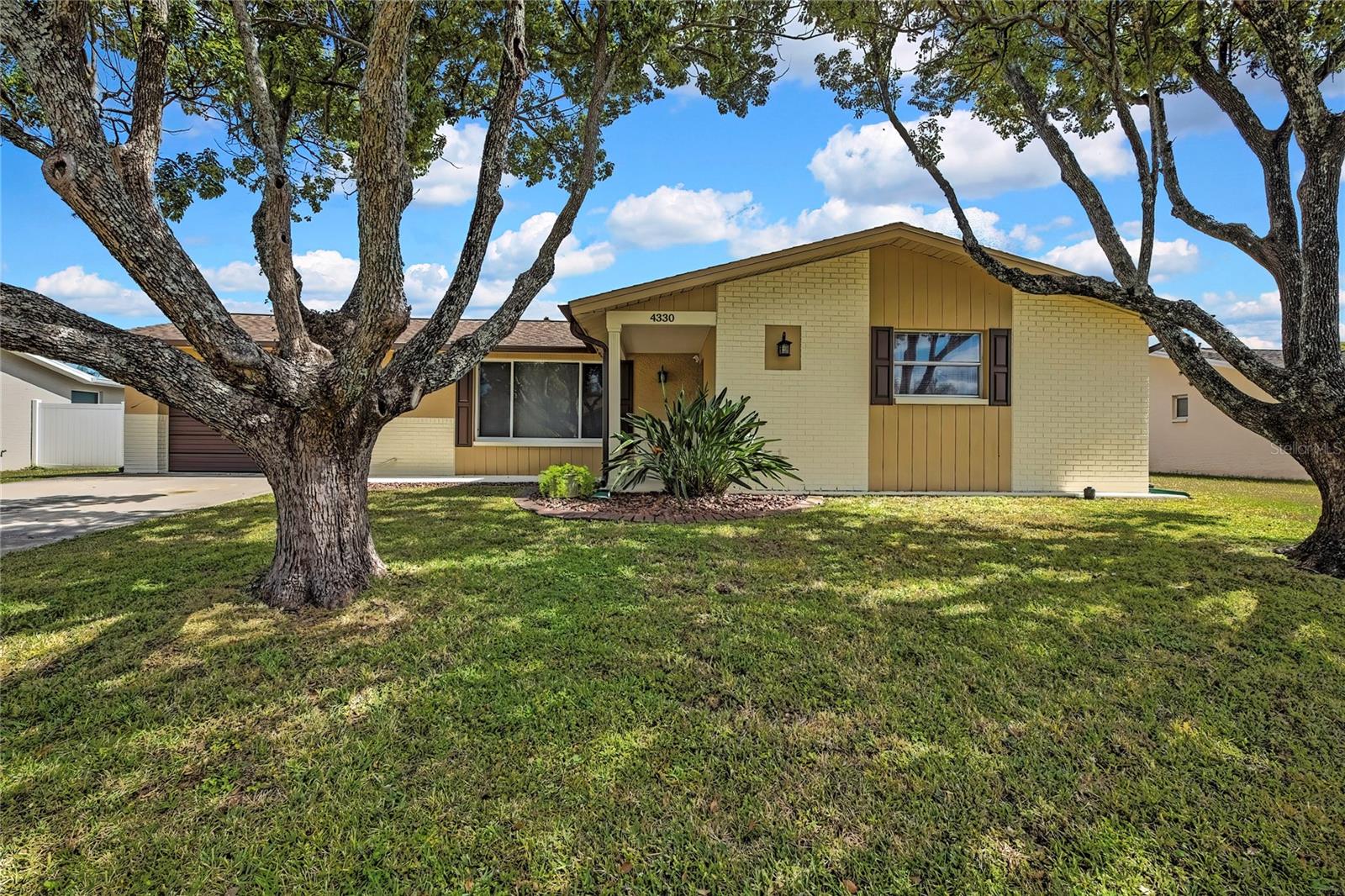 Image 2 of 33 For 4330 Tall Oak Lane