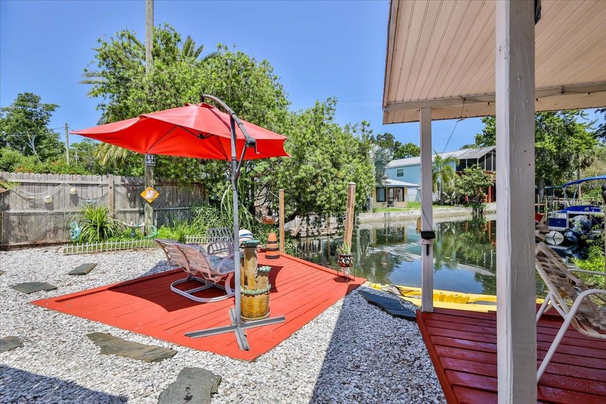 Listing photo id 8 for 5507 Darlene Street
