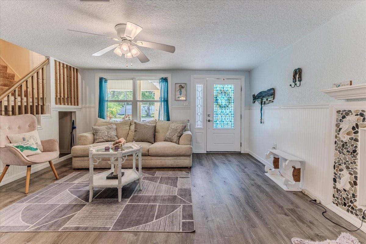 Listing photo id 16 for 5507 Darlene Street