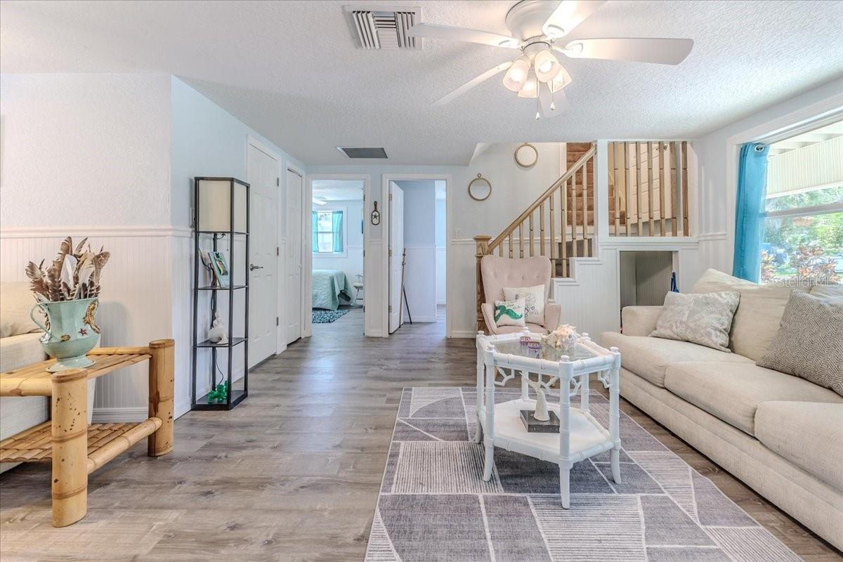 Listing photo id 19 for 5507 Darlene Street