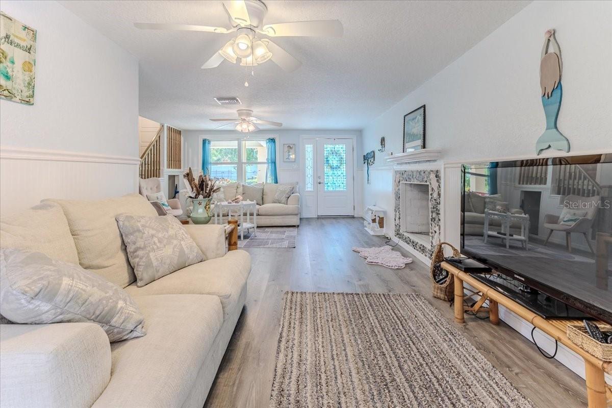 Listing photo id 23 for 5507 Darlene Street