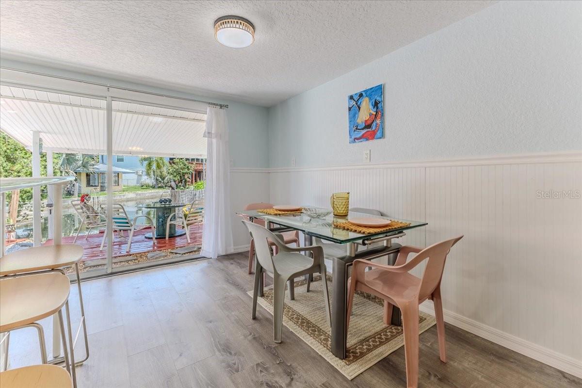 Listing photo id 25 for 5507 Darlene Street