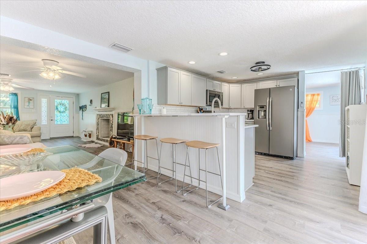 Listing photo id 27 for 5507 Darlene Street