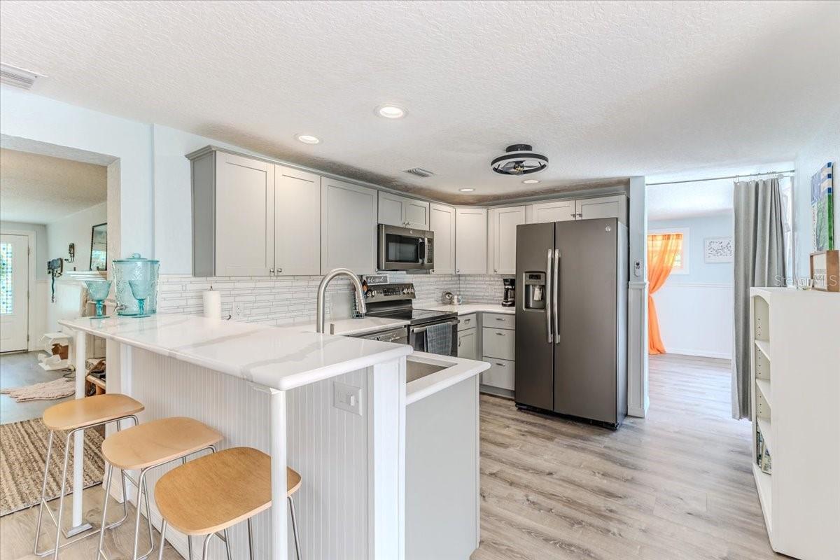 Listing photo id 28 for 5507 Darlene Street
