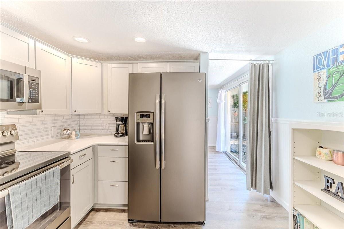 Listing photo id 32 for 5507 Darlene Street