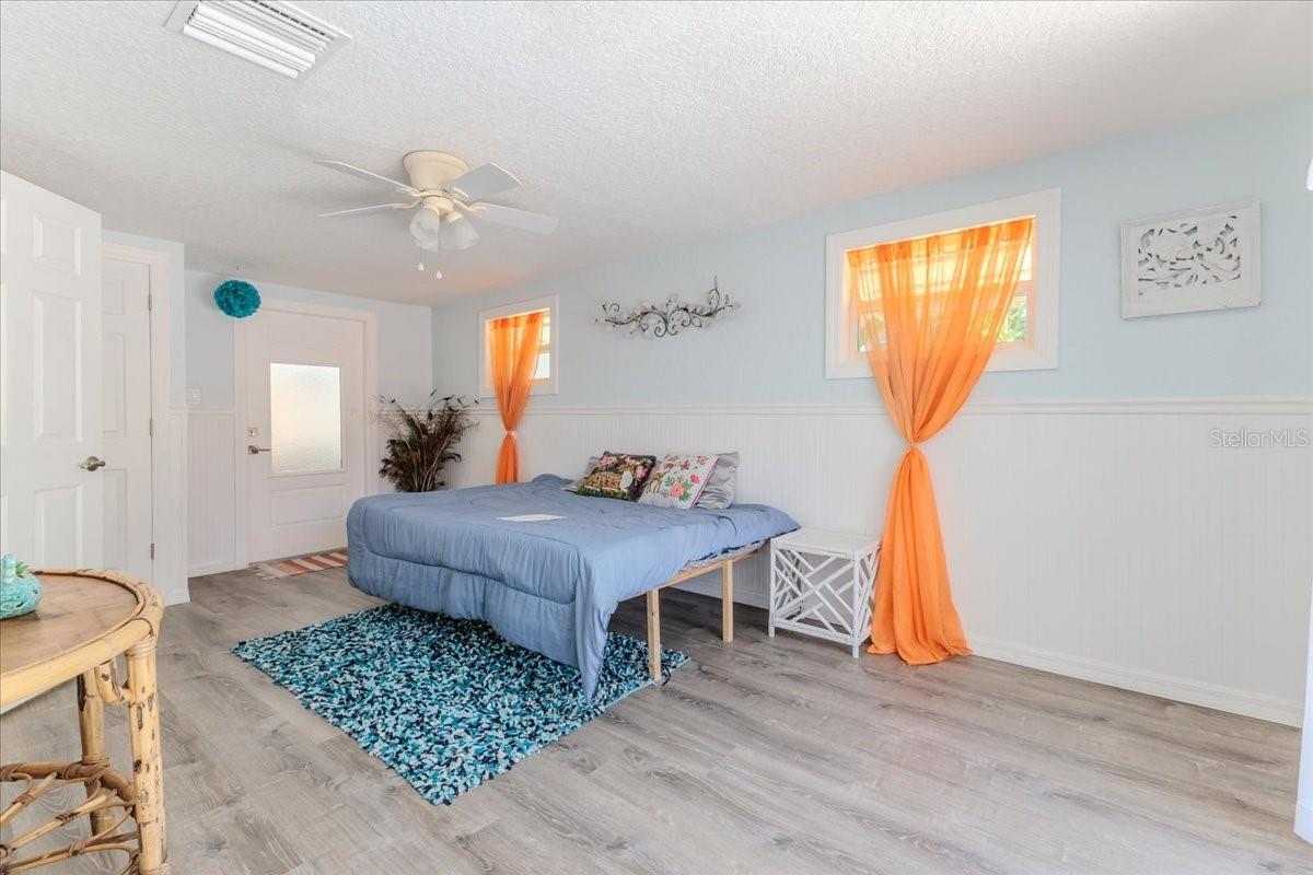Listing photo id 33 for 5507 Darlene Street