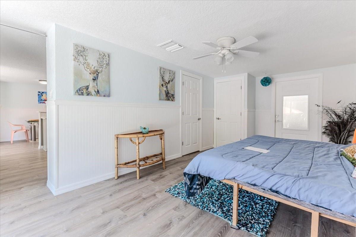 Listing photo id 35 for 5507 Darlene Street