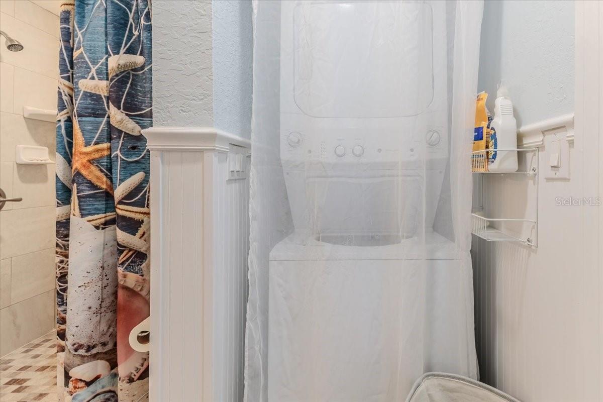Listing photo id 36 for 5507 Darlene Street