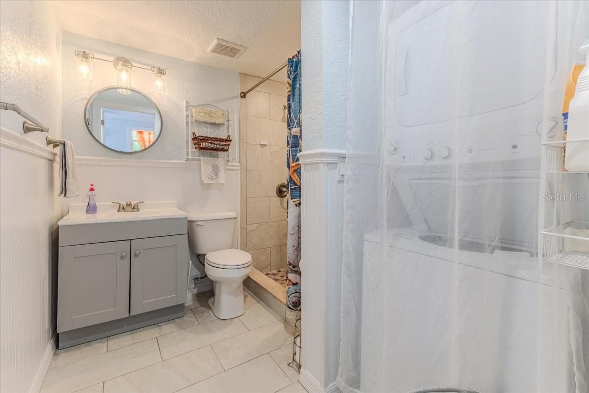 Listing photo id 37 for 5507 Darlene Street