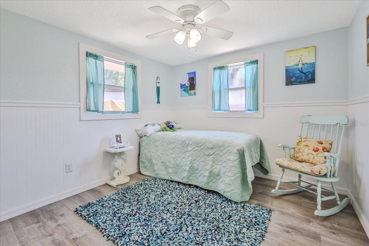 Listing photo id 39 for 5507 Darlene Street