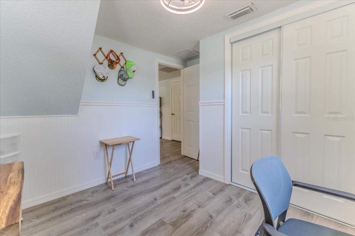 Listing photo id 42 for 5507 Darlene Street