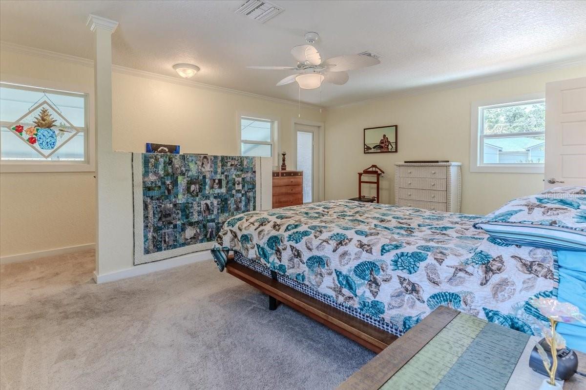Listing photo id 45 for 5507 Darlene Street