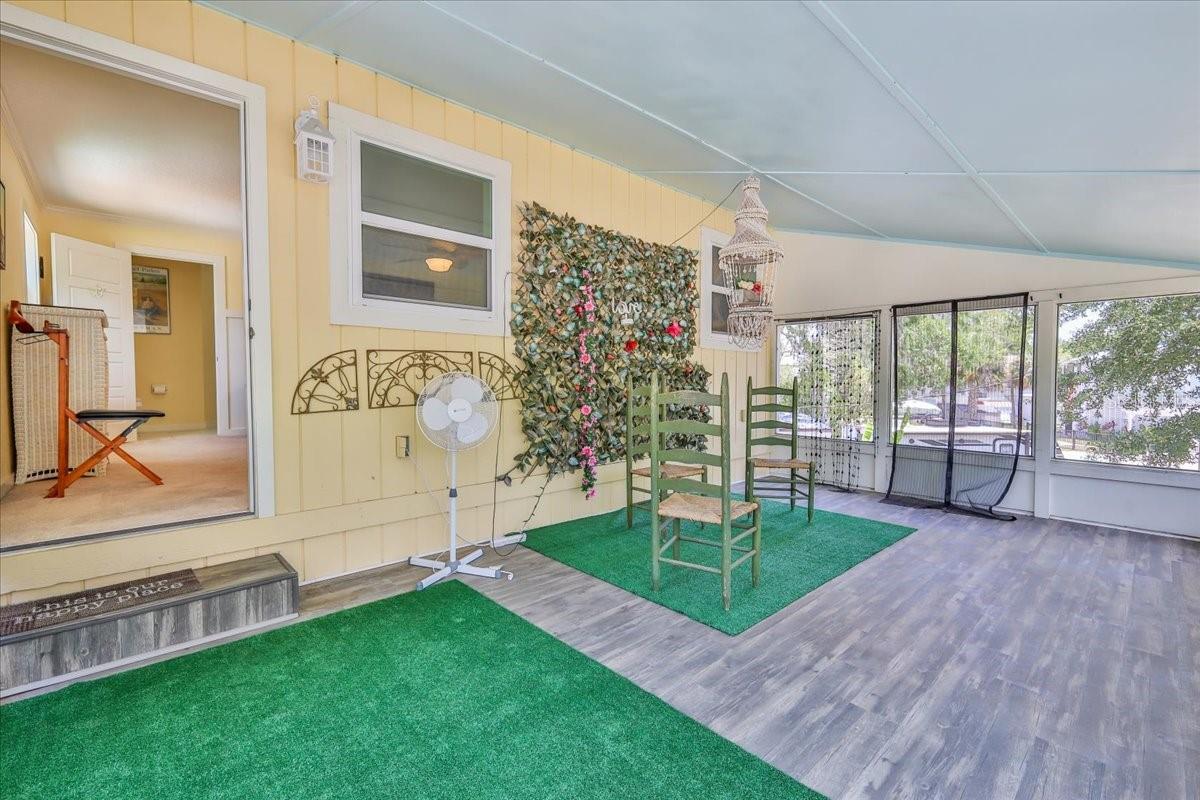 Listing photo id 51 for 5507 Darlene Street